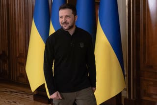 O presidente ucraniano Volodymyr Zelensky tem uma classificação de aprovação de 72 %, uma nova pesquisa mostra